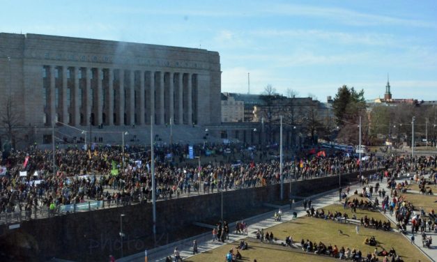 10,000 People Demand Action Against Global Warming in Their March to Parliament Building