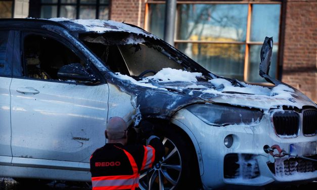 BMW Bursts Into Flames in Central Helsinki on Friday Traffic Hour