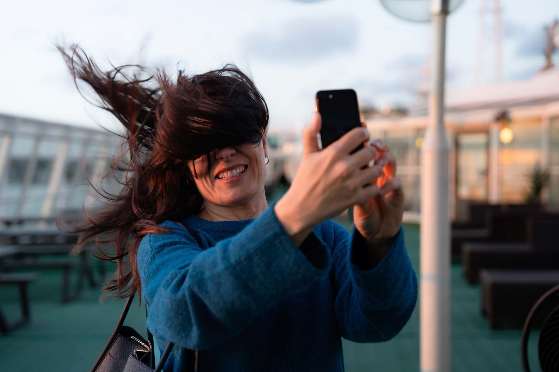 Pirjo Heikkilä reaches for the perfect shot. The breeze has other ideas. Photograph: Tommi Karjalainen