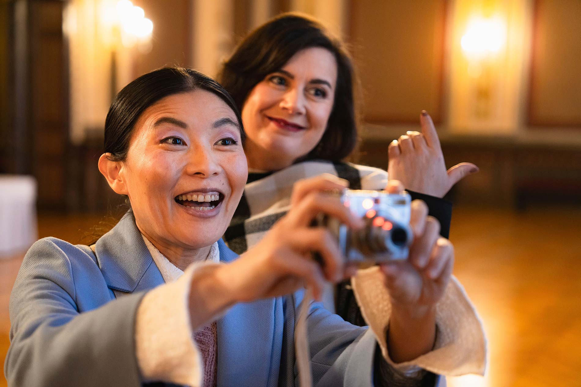 Sachiko (Yuko Takeda) captures the absence before Pirjo can make an entrance. Behind her, Francesca (Ilaria Tucci) points toward the unseen. Photograph: Tommi Karjalainen