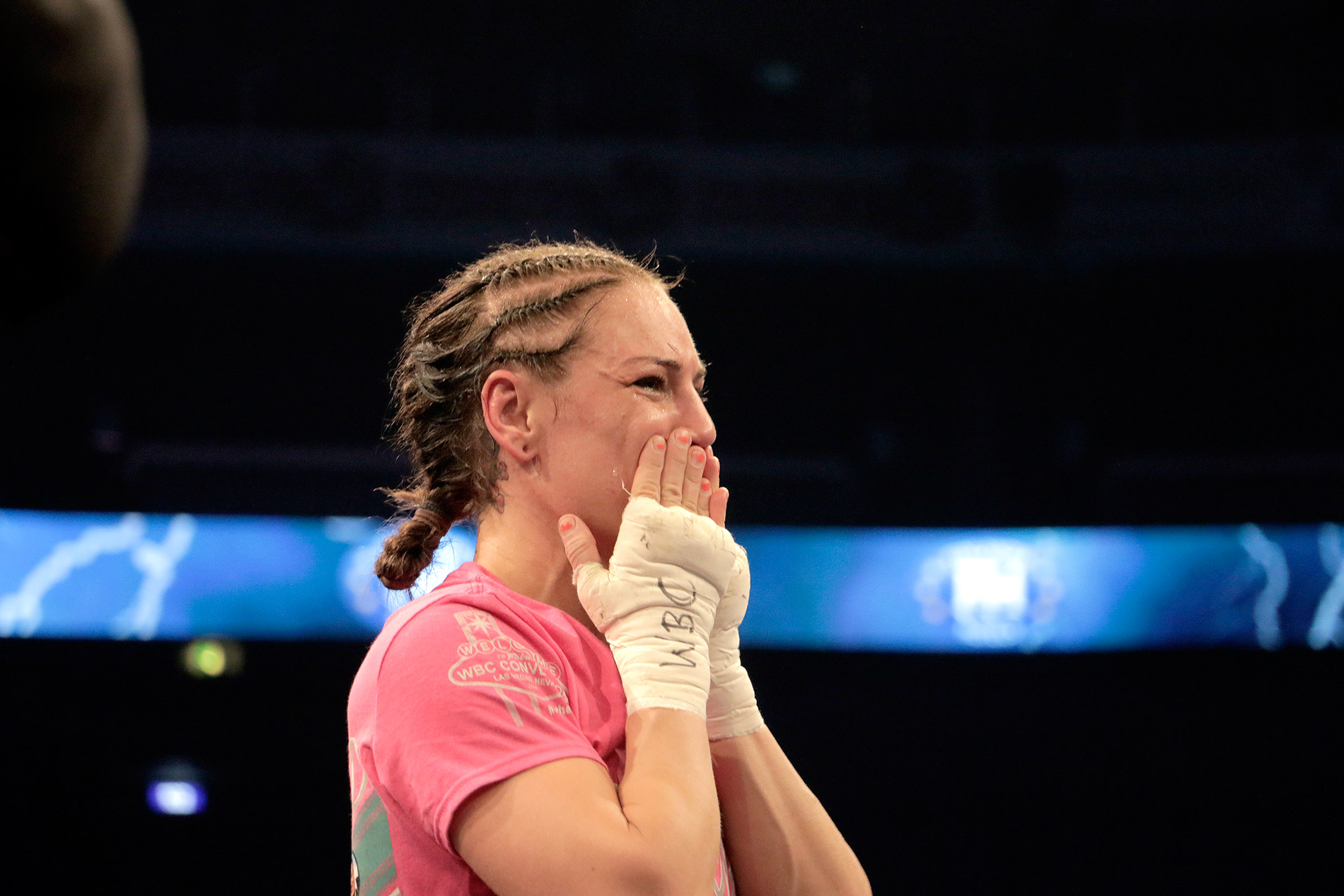 The Fight in Pictures: Eva Wahlström Wins the World Championship Title