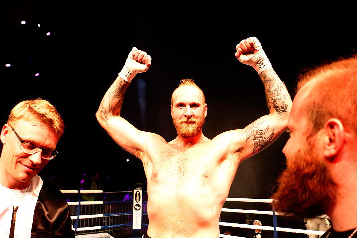 Finnish Heavyweight Boxer Robert Helenius Beats His Polish Counterpart Kownacki to a Pulp