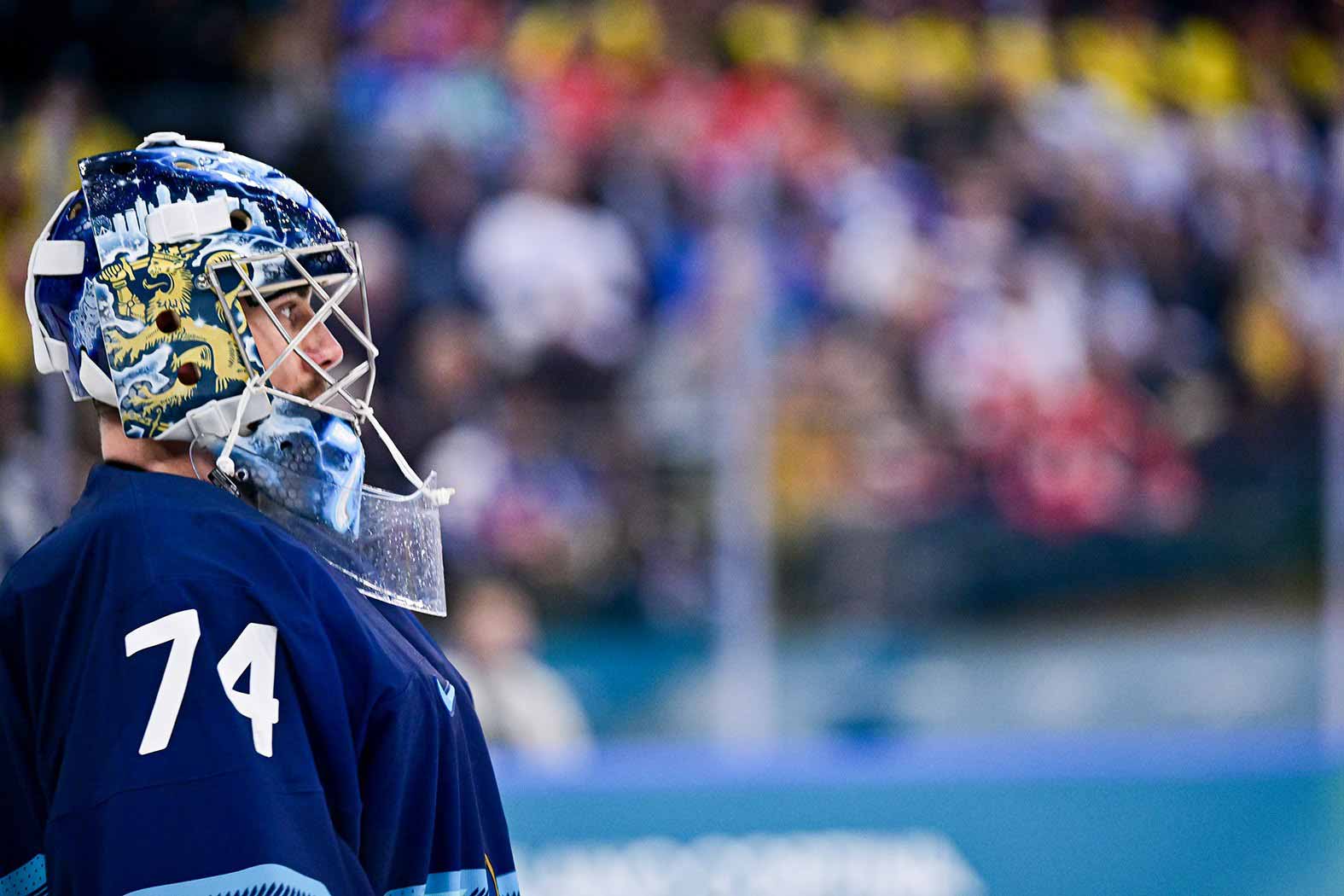 A focused Juuse Saros in action as goalkeeper, captured by photographer Raniero Corbelletti for AFLO/EASTPRESS.