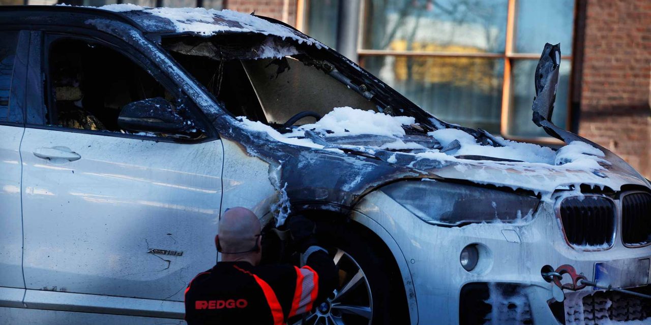 BMW Bursts Into Flames in Central Helsinki on Friday Traffic Hour