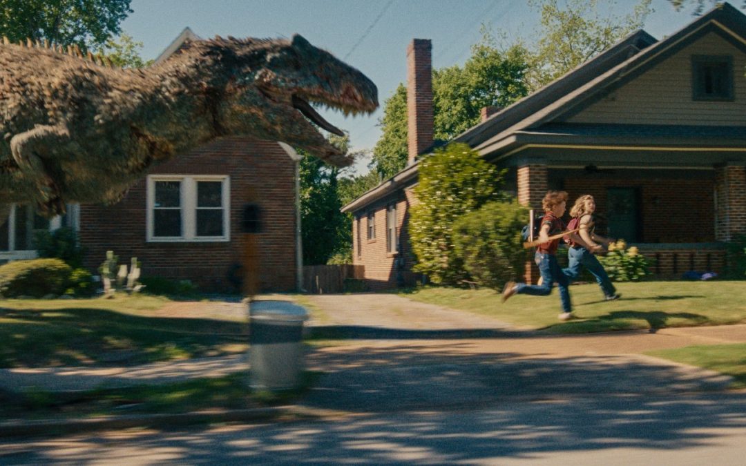 ‘The End of Oak Street’ Film Review: A Lynchian Time Warp with Jurassic Ambitions