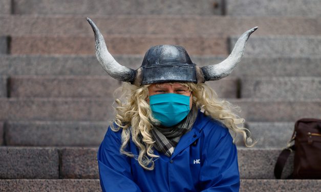 GALLERY: Event Organizers Protest to Raise Awareness of Their Financial Troubles