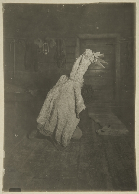 A female version of köyripukki in 1927. Picture: Ahti Rytkönen / Museovirasto - Musketti