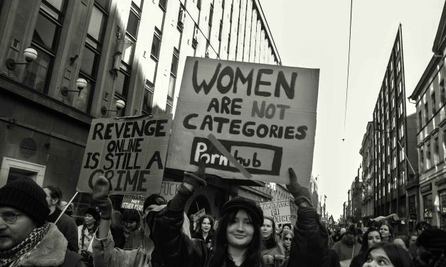 Women’s Day March in Helsinki Draws 20,000; VIDEO